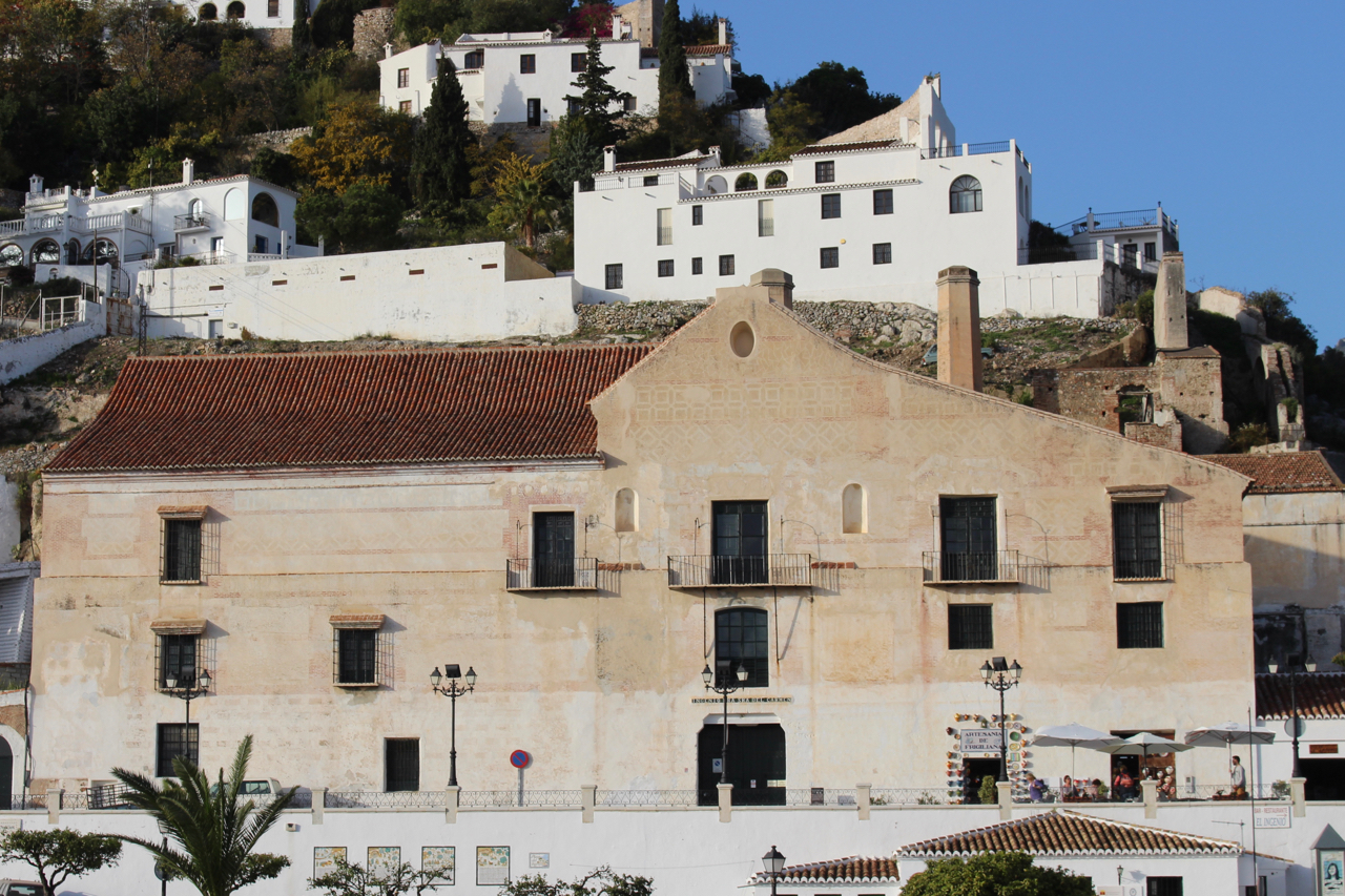 Hauptplatz von Frigilana mit El Ingenio