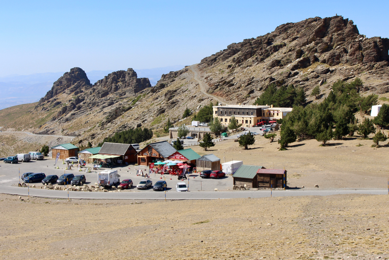 Parkplatz und Kiosks in der Hoya de la Mora