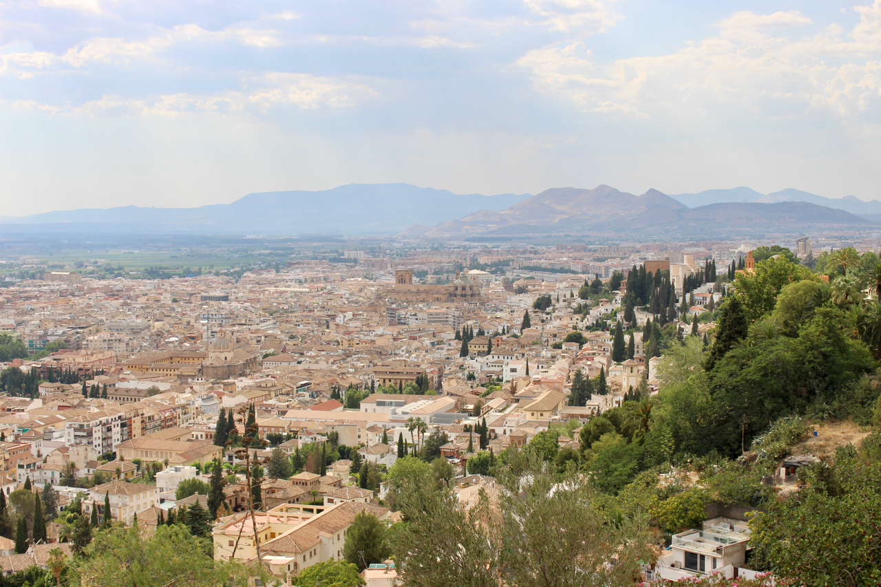 Granada vom Aussichtspunkt Barranco del Abogado aus gesehen
