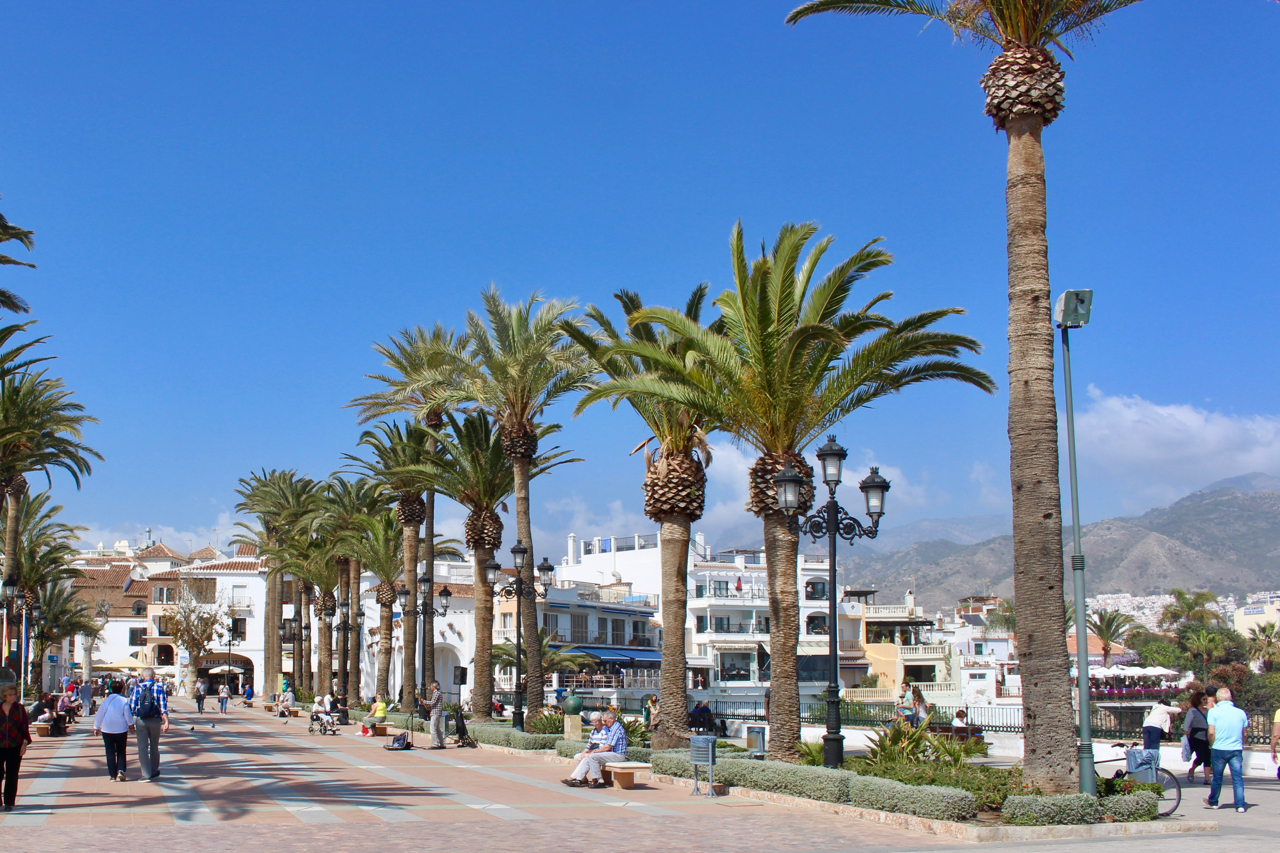 Der zentrale Platz am Balcón de Europa in Nerja