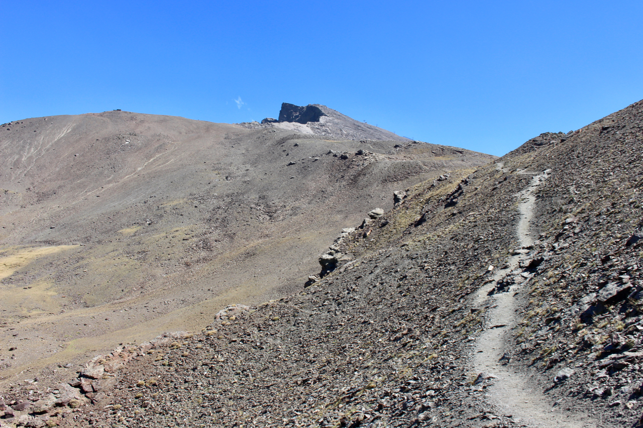 Ein Blick auf den Gipfel Pico Veleta