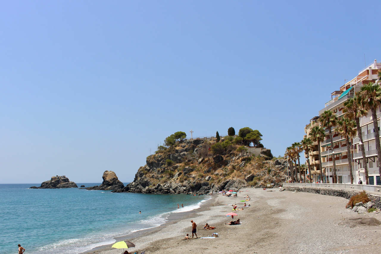 Der Strand Playa La Caletilla in Almuñécar