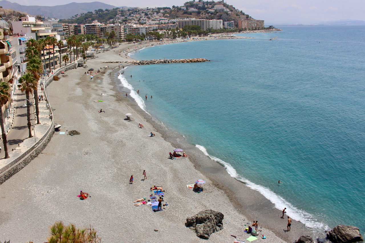 Der Strand Playa La Caletilla an der Costa Tropical