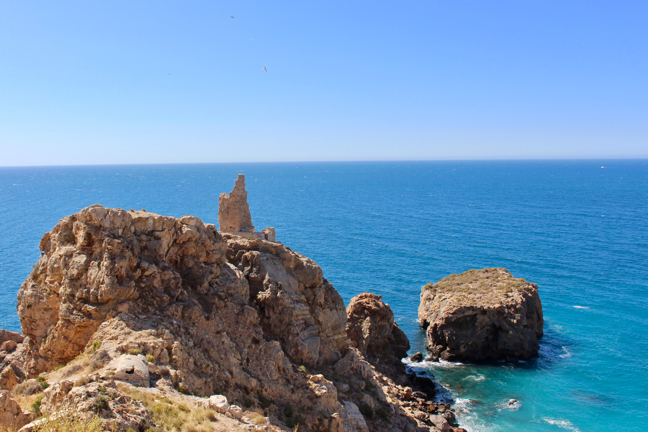 Verfallener Wachturm am Playa La Rijana