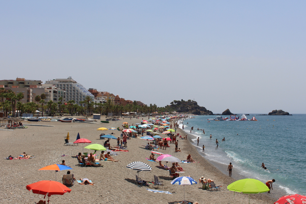 Playa San Cristóbal in Almuñécar (Costa Tropical)