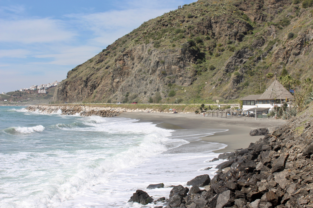 Der Strand Playa Vilches in Torrox