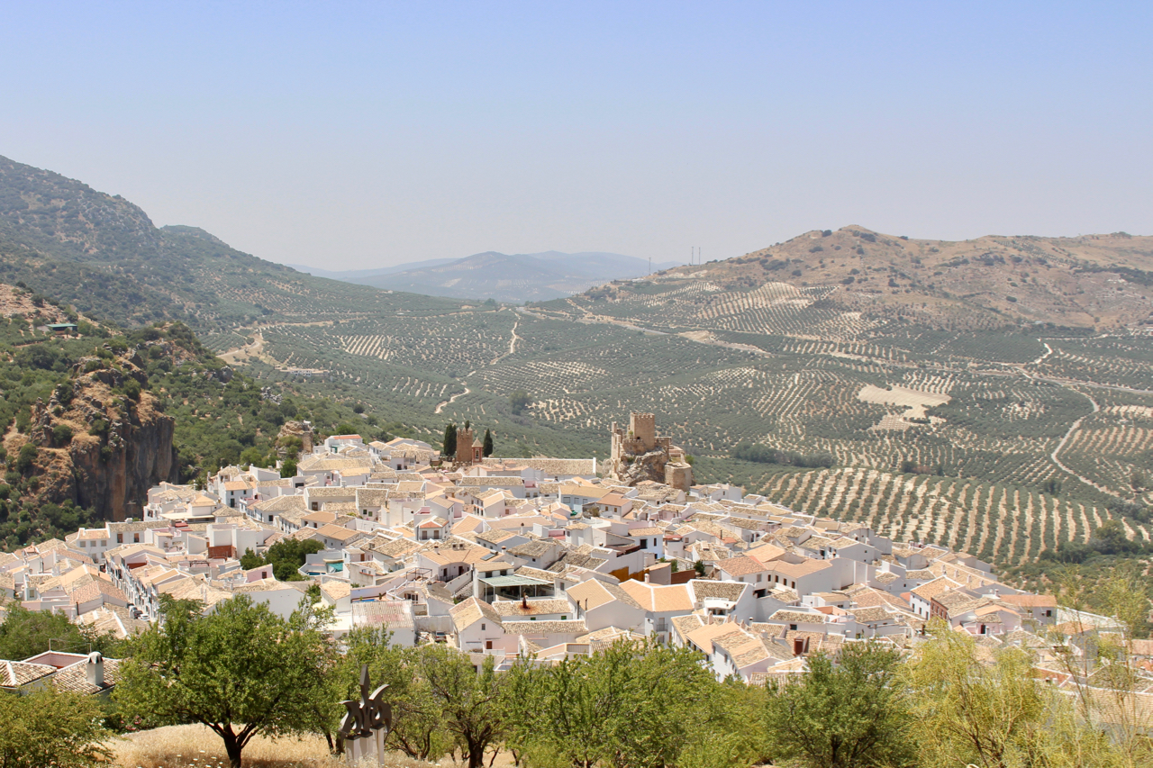 Das Weiße Dorf Zuheros in Córdoba